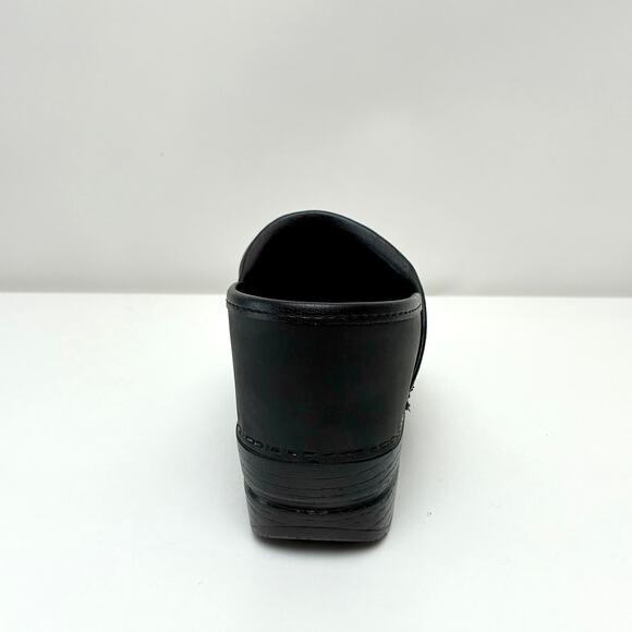 Dansko Black Oiled Leather Professional Clogs - EU38 Wide; Women's 7.5W-8W - Picture 7 of 14
